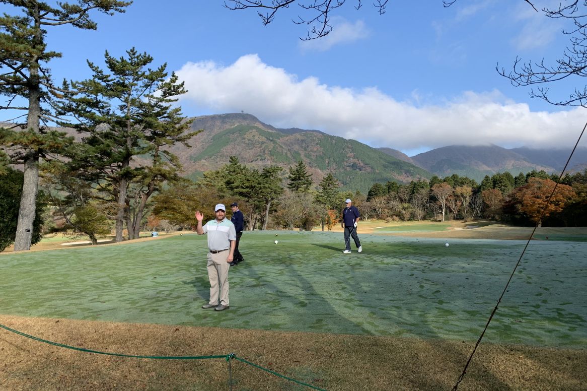 ゴルフ場 3人